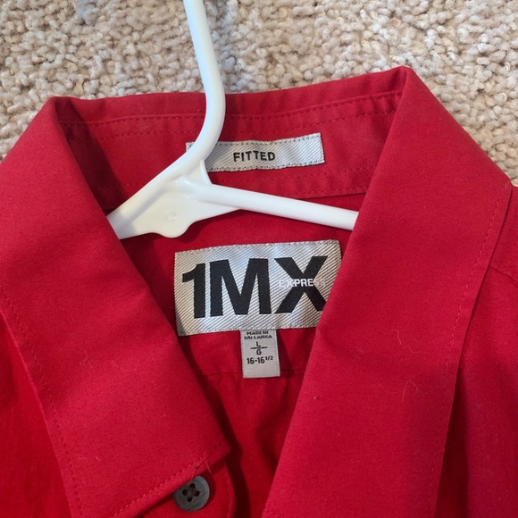 Red Men’s Express Dress Shirt - Picture 3 of 4